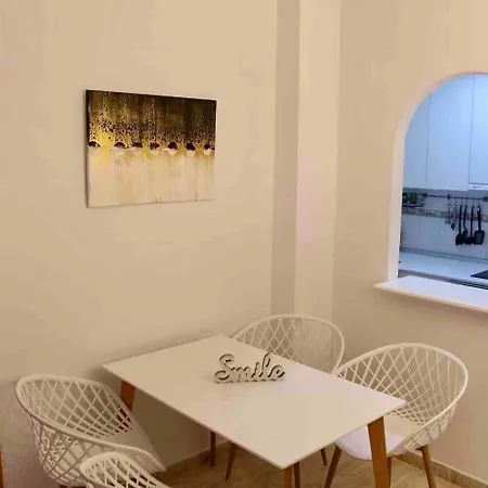 Tolle Mit 2 Schlafzimmern, Balkon Und Pool