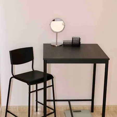 Tolle Mit 2 Schlafzimmern, Balkon Und Pool Apartment *