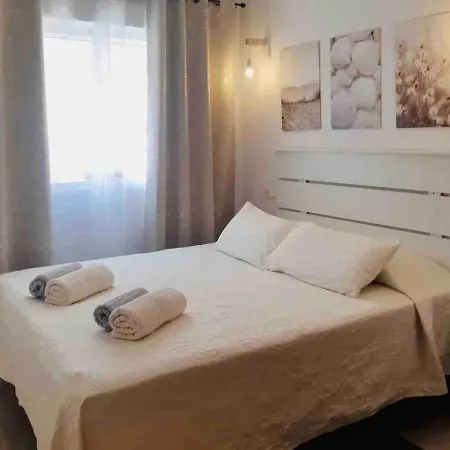 Apartment Tolle Mit 2 Schlafzimmern, Balkon Und Pool