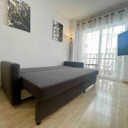 Apartment Tolle Mit 2 Schlafzimmern, Balkon Und Pool