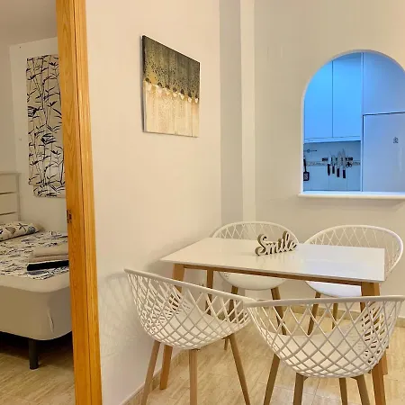 Tolle Mit 2 Schlafzimmern, Balkon Und Pool * Torrevieja