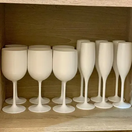 Tolle Mit 2 Schlafzimmern, Balkon Und Pool