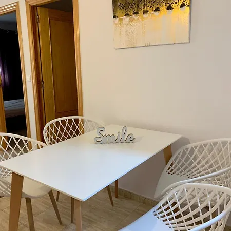 Apartment Tolle Mit 2 Schlafzimmern, Balkon Und Pool