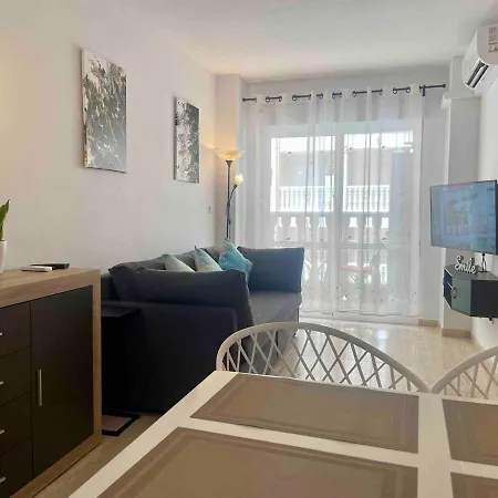 Tolle Mit 2 Schlafzimmern, Balkon Und Pool